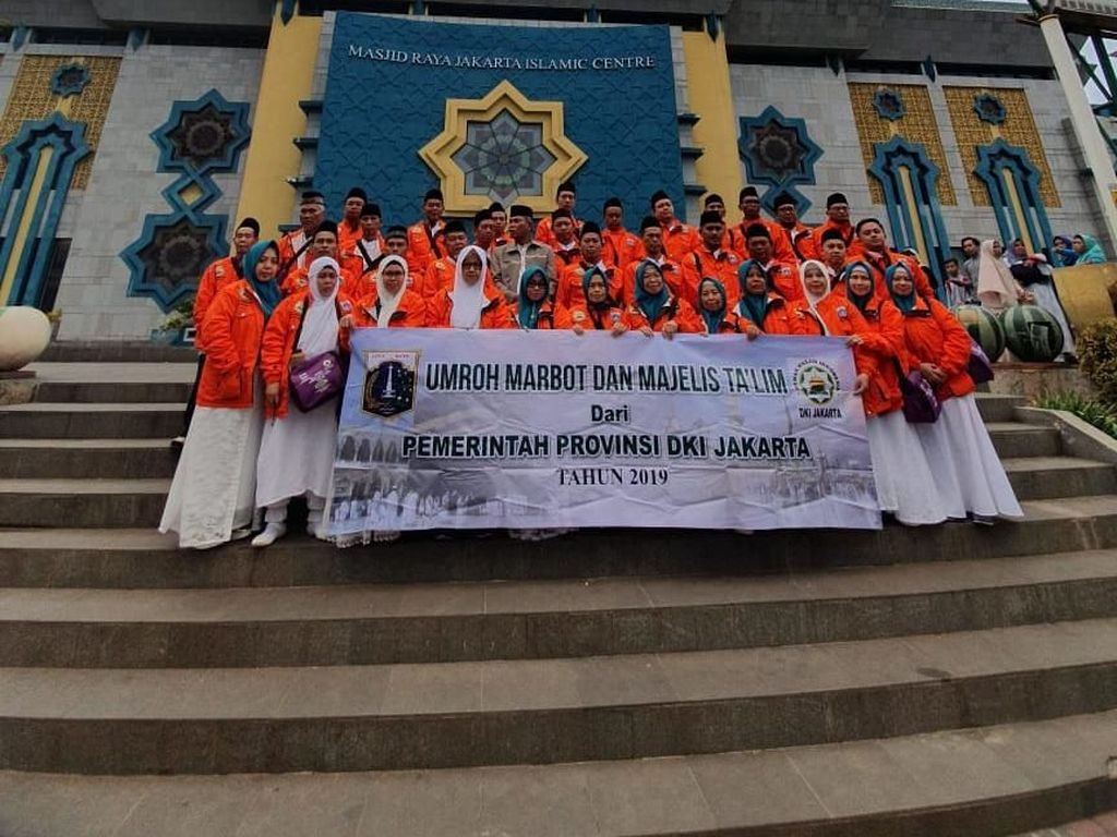 Kloter Ke-6 Jemaah Umrah Marbut-Majelis Taklim DKI Bertolak ke Tanah Suci Kloter Ke-6 Jemaah Umrah Marbut-Majelis Taklim DKI Bertolak ke Tanah Suci