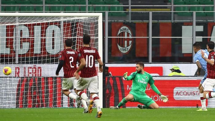 AC Milan kalah 1-2 saat menjamu Lazio (Marco Luzzani/Getty Images) AC Milan kalah 1-2 saat menjamu Lazio (Marco Luzzani/Getty Images)