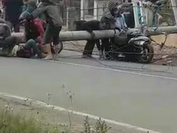 Tiang Listrik Patah Timpa Empat Warga di Garut
