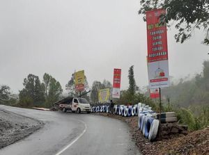 Rawan Kecelakaan, Polisi Pasang Pengaman di Tanjakan Panganten Garut