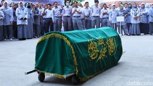 Bawa Keranda, Pegawai RSUD Al-Ihsan Tuntut Transparansi Pemprov Jabar