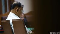Ekspresi Markus Nari Saat Bacakan Pleidoi
