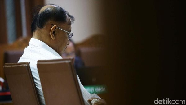Ekspresi Markus Nari Saat Bacakan Pleidoi