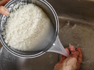 Jangan Dibuang, Ini 5 Manfaat Air Cucian Beras untuk Kulit Mulus Jangan Dibuang, Ini 5 Manfaat Air Cucian Beras untuk Kulit Mulus