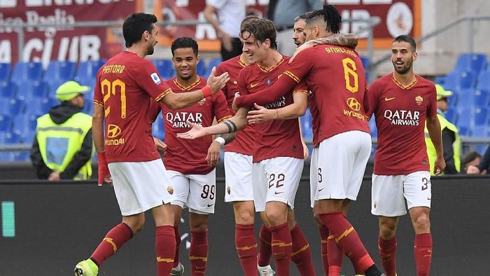 AS Roma masuk ke tiga besar klasemen Liga Italia usai menang atas Napoli (Foto: Alberto Lingria/Reuters) AS Roma masuk ke tiga besar klasemen Liga Italia usai menang atas Napoli (Foto: Alberto Lingria/Reuters)