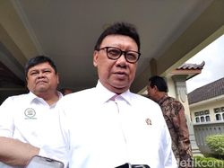 Minta Maaf Sebar Link Film Ilegal, Menteri Tjahjo Ngaku Dikirimi Teman