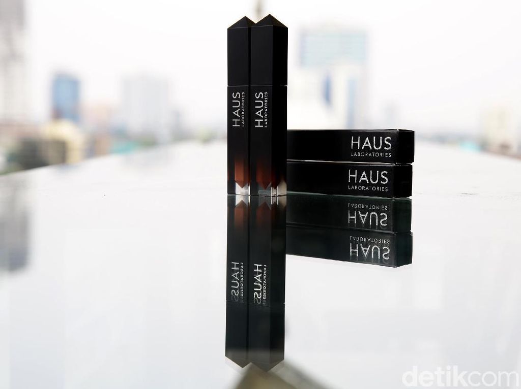 Review: Lip Gloss Haus Laboratories, Lini Kosmetik Milik Lady Gaga Review: Lip Gloss Haus Laboratories, Lini Kosmetik Milik Lady Gaga