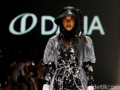 Foto: Serba Monokrom di Koleksi Busana Ready to Wear Barli Asmara