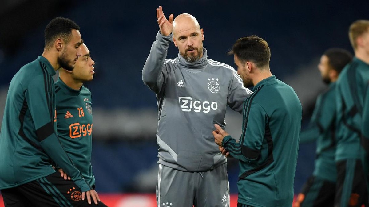 Erik ten Hag memilih menghabiskan sisa musim ini bersama Ajax Amsterdam di tengah rumor Bayern Munich. (Foto: Mike Hewitt / Getty Images)