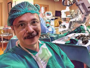 Ini Dia Foto Dokter Indonesia yang Dipakai Penipu untuk Merayu Wanita