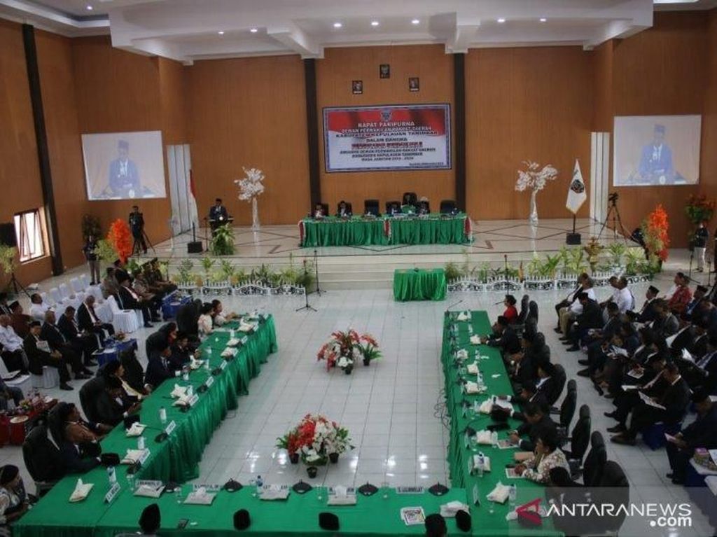 Ambil Sumpah Anggota DPRD, Ketua Pengadilan di Maluku Pingsan Ambil Sumpah Anggota DPRD, Ketua Pengadilan di Maluku Pingsan