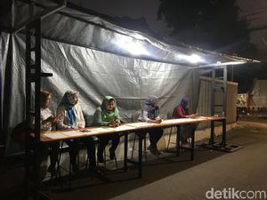 Meja Absen Pleno di Gerbang, Bendum Golkar: Keterlaluan, Seperti Buruh Pabrik Meja Absen Pleno di Gerbang, Bendum Golkar: Keterlaluan, Seperti Buruh Pabrik