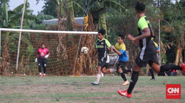 Air Seni di Sepatu dan Kisah-kisah Tarkam Bayu Gatra