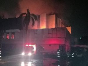 Damkar Jakut: Api di Gedung Hailai Sudah Padam, Sedang Proses Pendinginan