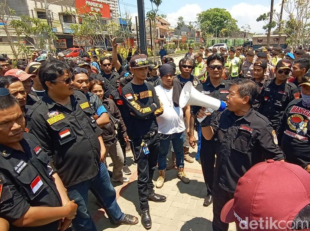 Massa Ormas Ancam Tutup Pembangunan Perumahan Mewah di Bandung