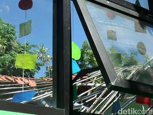 Gedung SDN Gentong di Pasuruan Ambruk, Guru dan Siswa Tewas Gedung SDN Gentong di Pasuruan Ambruk, Guru dan Siswa Tewas