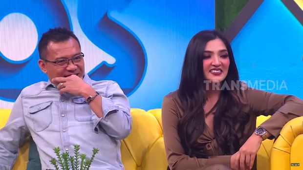 Anang Hermansyah dan Ashanty di acara Okay Boss Trans7