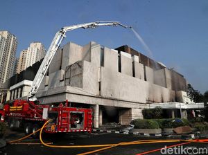 Kebakaran di Hailai Ancol Diduga Akibat Percikan Api Pembongkaran Gedung Kebakaran di Hailai Ancol Diduga Akibat Percikan Api Pembongkaran Gedung
