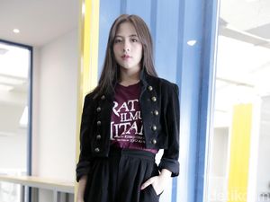Ibu Zara Adhisty Bicara soal Video Ciuman Anaknya dengan Okin Ibu Zara Adhisty Bicara soal Video Ciuman Anaknya dengan Okin