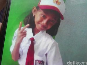 Buah Hatinya Meninggal, Orang Tua Siswa SDN Gentong Pasuruan Syok Buah Hatinya Meninggal, Orang Tua Siswa SDN Gentong Pasuruan Syok
