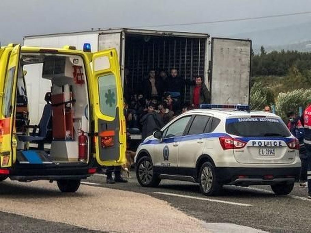 Polisi Temukan 41 Migran Dalam Truk Berpendingin di Yunani Polisi Temukan 41 Migran Dalam Truk Berpendingin di Yunani