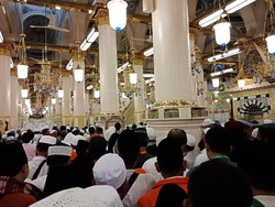 Hari Pertama di Madinah, Marbut-Majelis Taklim DKI Ziarah ke Makam Rasul