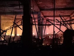 Damkar Jakut: Gedung Hailai yang Terbakar Bekas Arena Boling