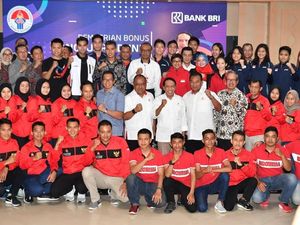 Menpora Beri Penghargaan Atlet & Pelatih Berprestasi Ajang Tunggal