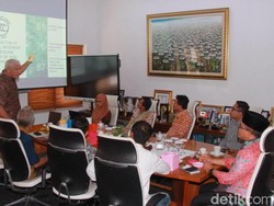 Jadi Tuan Rumah Liga Selancar Se-Dunia, Bupati Anas Optimis Geliatkan Ekonomi