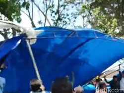 Angin Kencang Robohkan TPS Pilkades Serentak di Garut