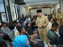 Pemkab Banyuwangi Minta Kecamatan dan Desa Permudah Pembuatan KTP