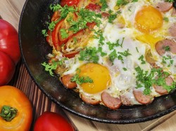 Tumis Sosis Telur yang Gurih Praktis Buat Sarapan