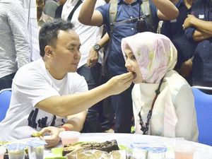 Kulineran Ivo Sugianto Sabran, Istri Cantik Gubernur Kalteng Kulineran Ivo Sugianto Sabran, Istri Cantik Gubernur Kalteng