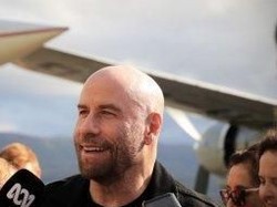 Jhon Travolta Kunjungi Museum Pesawat Yang Akan Tampung Boeing 707 Miliknya Di NSW