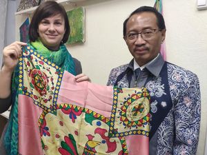 Cerita Wanita Rusia yang Mendirikan Sekolah Batik di Moskow