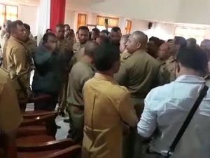 Video Bupati TTU dan DPRD Nyaris Adu Jotos saat Rapat Paripurna Video Bupati TTU dan DPRD Nyaris Adu Jotos saat Rapat Paripurna
