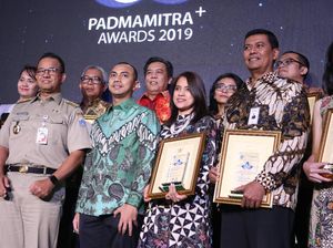 Gubernur Anies Serahkan Padmamitra+ Award 2019