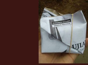 Makan Nasi Bungkus, Netizen Ini Dibuat Takut dengan Pembungkusnya Makan Nasi Bungkus, Netizen Ini Dibuat Takut dengan Pembungkusnya