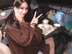 Viral Foto Wanita Cantik di Kokpit Pesawat, Pilot Dihukum Dilarang Terbang Viral Foto Wanita Cantik di Kokpit Pesawat, Pilot Dihukum Dilarang Terbang