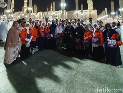 Air Mata Haru Majelis Taklim DKI Bisa Salat Subuh di Masjid Nabawi