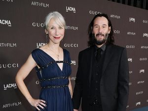 Ramai di Twitter, Kekasih Keanu Reeves Disangka Helen Mirren Ramai di Twitter, Kekasih Keanu Reeves Disangka Helen Mirren