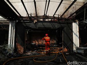 Penampakan Sisa-sisa Kebakaran di Gedung Hailai Ancol