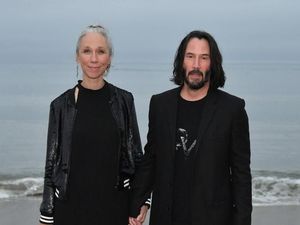 Alexandra Grant, Pacar Baru Keanu Reeves yang Hobi Pamer Foto Makanan Alexandra Grant, Pacar Baru Keanu Reeves yang Hobi Pamer Foto Makanan