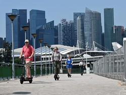 Awas! Naik Skuter Listrik di Trotoar Singapura Bisa Dipenjara