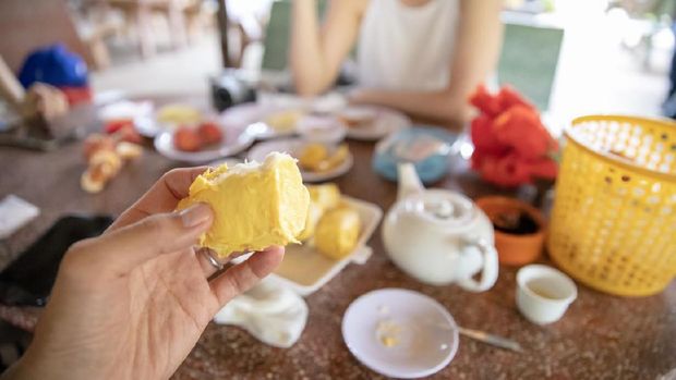 Ilustrasi ibu menyusui bolehkah makan durian