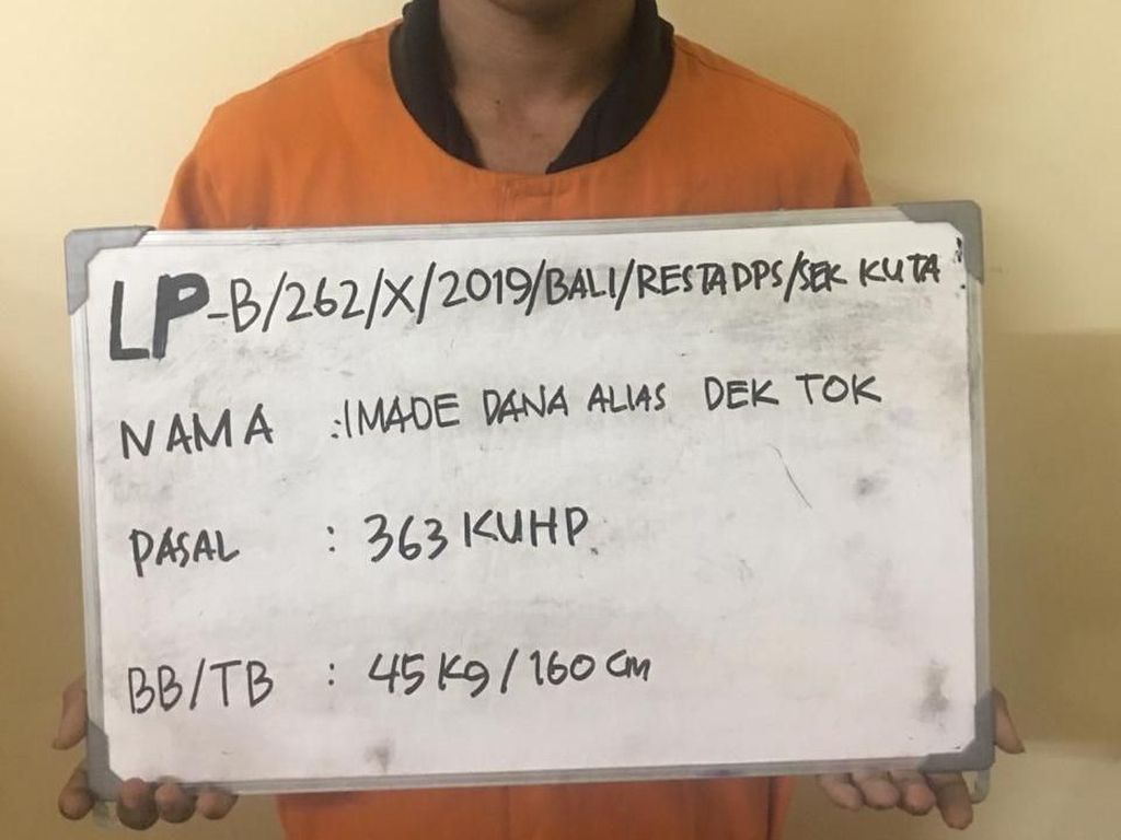 Polisi Tangkap Duo Jambret yang Rampas Ponsel Turis Asing di Badung Polisi Tangkap Duo Jambret yang Rampas Ponsel Turis Asing di Badung