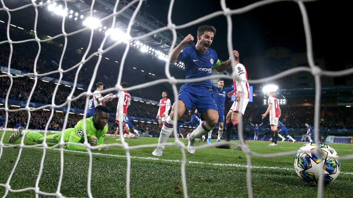 Duel Chelsea vs Ajax di Liga Champions berakhir imbang 4-4 (Foto: Catherine Ivill/Getty Images)