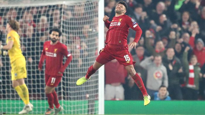 Alex Oxlade-Chamberlain menciptakan gol penentu kemenangan Liverpool atas Genk 2-1. (Foto: Alex Pantling / Getty Images) Alex Oxlade-Chamberlain menciptakan gol penentu kemenangan Liverpool atas Genk 2-1. (Foto: Alex Pantling / Getty Images)