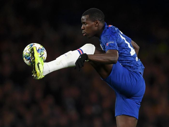 Kurt Zouma nyaris bikin gol spektakuler saat Chelsea berimbang 4-4 dengan Ajax Amsterdam di Liga Champions (Mike Hewitt/Getty Images) Kurt Zouma nyaris bikin gol spektakuler saat Chelsea berimbang 4-4 dengan Ajax Amsterdam di Liga Champions (Mike Hewitt/Getty Images)