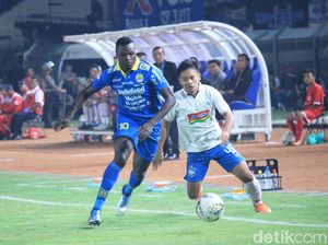 Banur Puji Penampilan PSIS, Sebut Persib Menang Hoki